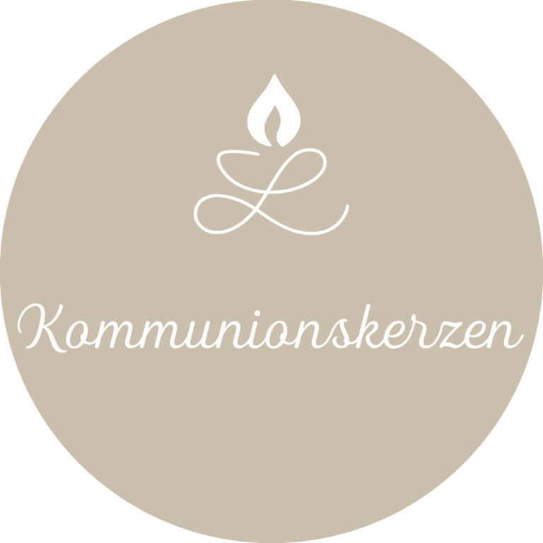 Logo mit einer Flamme und dem Schriftzug "Kommunionskerzen" in elegantem Stil.